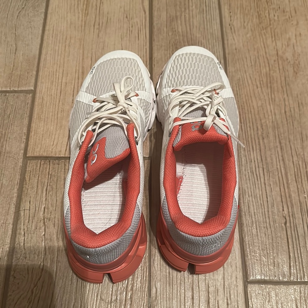 Women’s on cloud shoes.